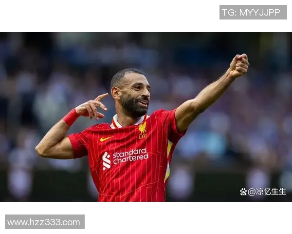 哪个足球明星因视力问题影响职业生涯表现引发关注与讨论